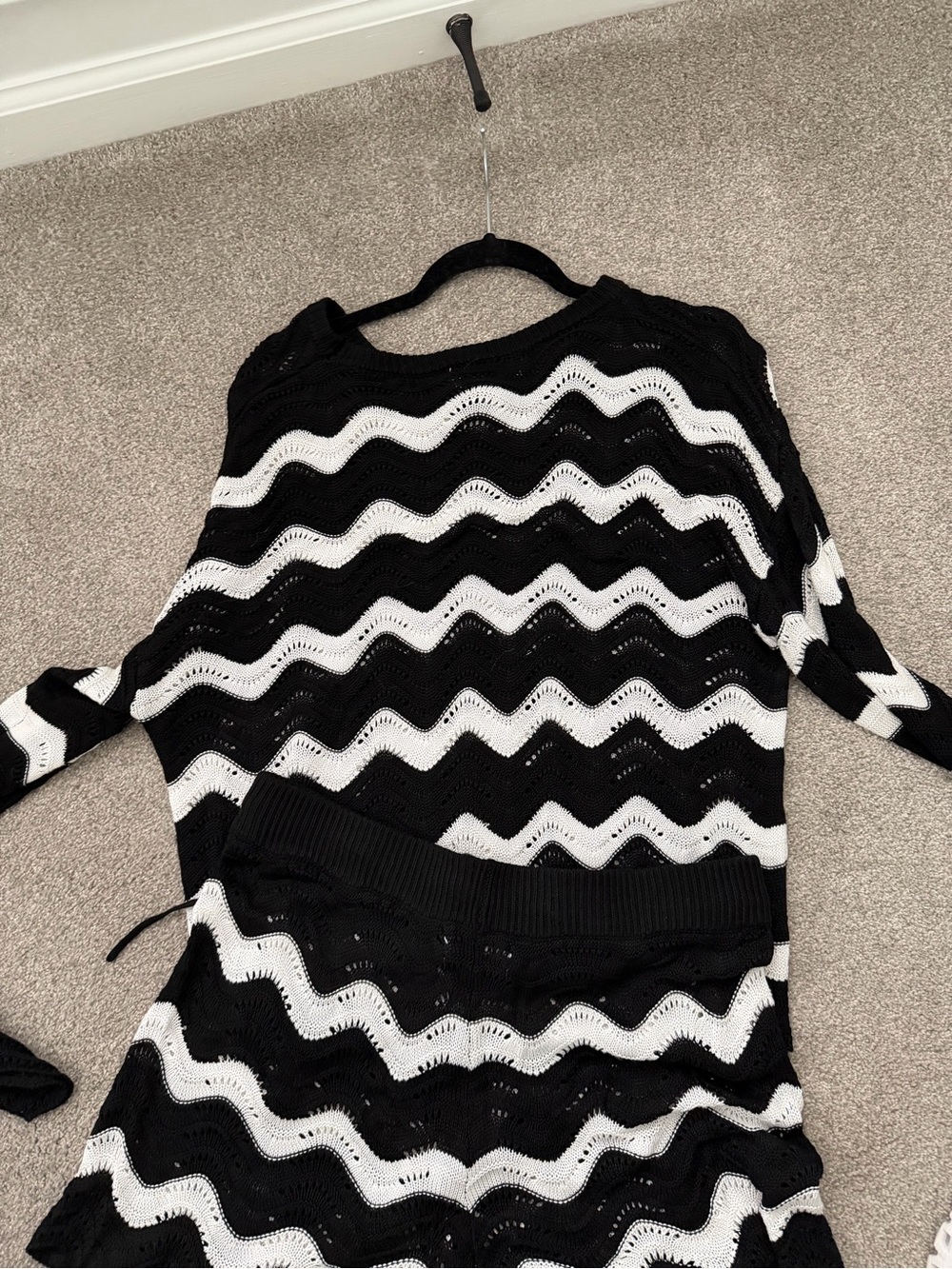 Beach Riot Black & White Wave Chevron Knit Sweater - Picture 4 of 4